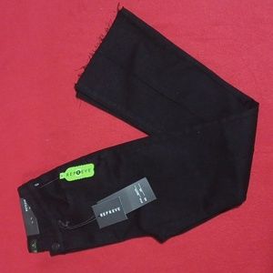 SOLOTIE black jeans "High Rise Flare" pants, frayed hem. Casual. Size 9/29. NWT
